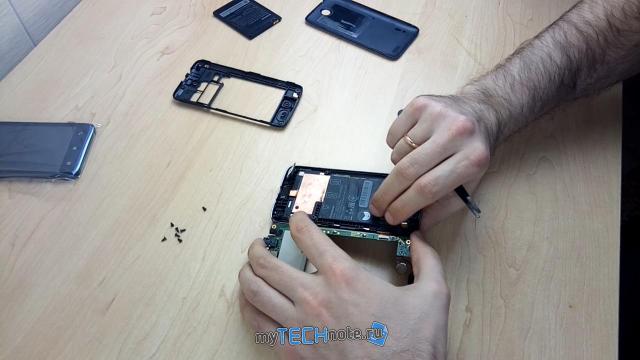 Lenovo A526 – полное восстановление телефона [аккумулятор, экран, прошивка] - снимаем плату