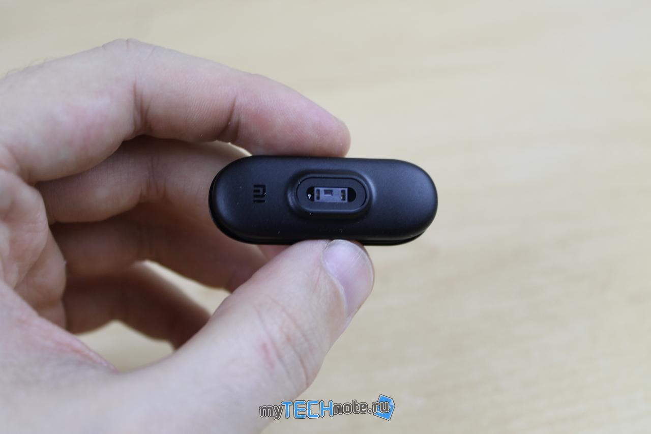 Xiaomi Mi Band 3 – а нужен ли фитнесс трекер не спортсменам? - вид на трекер снизу