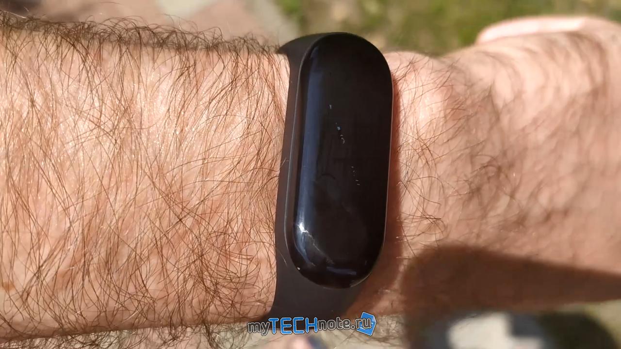 Xiaomi Mi Band 3 – а нужен ли фитнесс трекер не спортсменам? - под прямыми солнечными лучами - ни чего не видно
