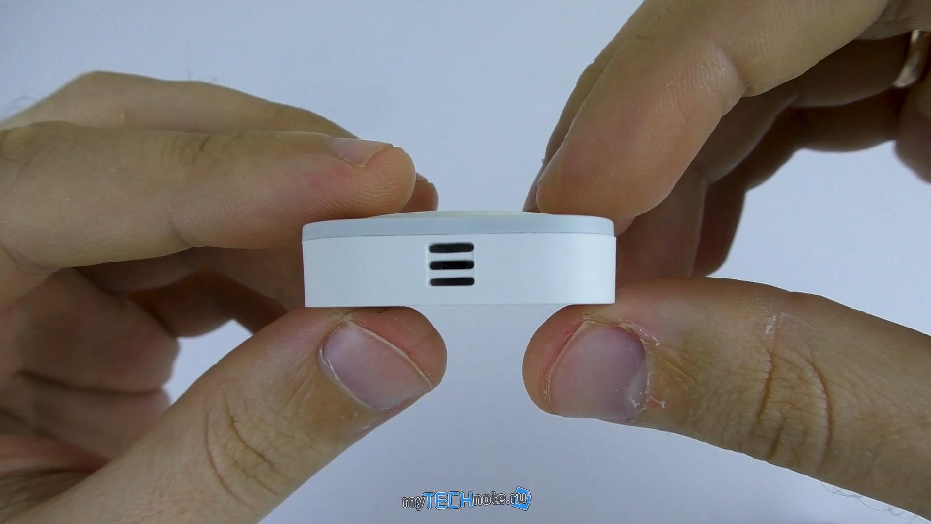 Датчик температуры, влажности и давления Xiaomi Aqara - в нижней части есть отвертсия для доступа воздуха