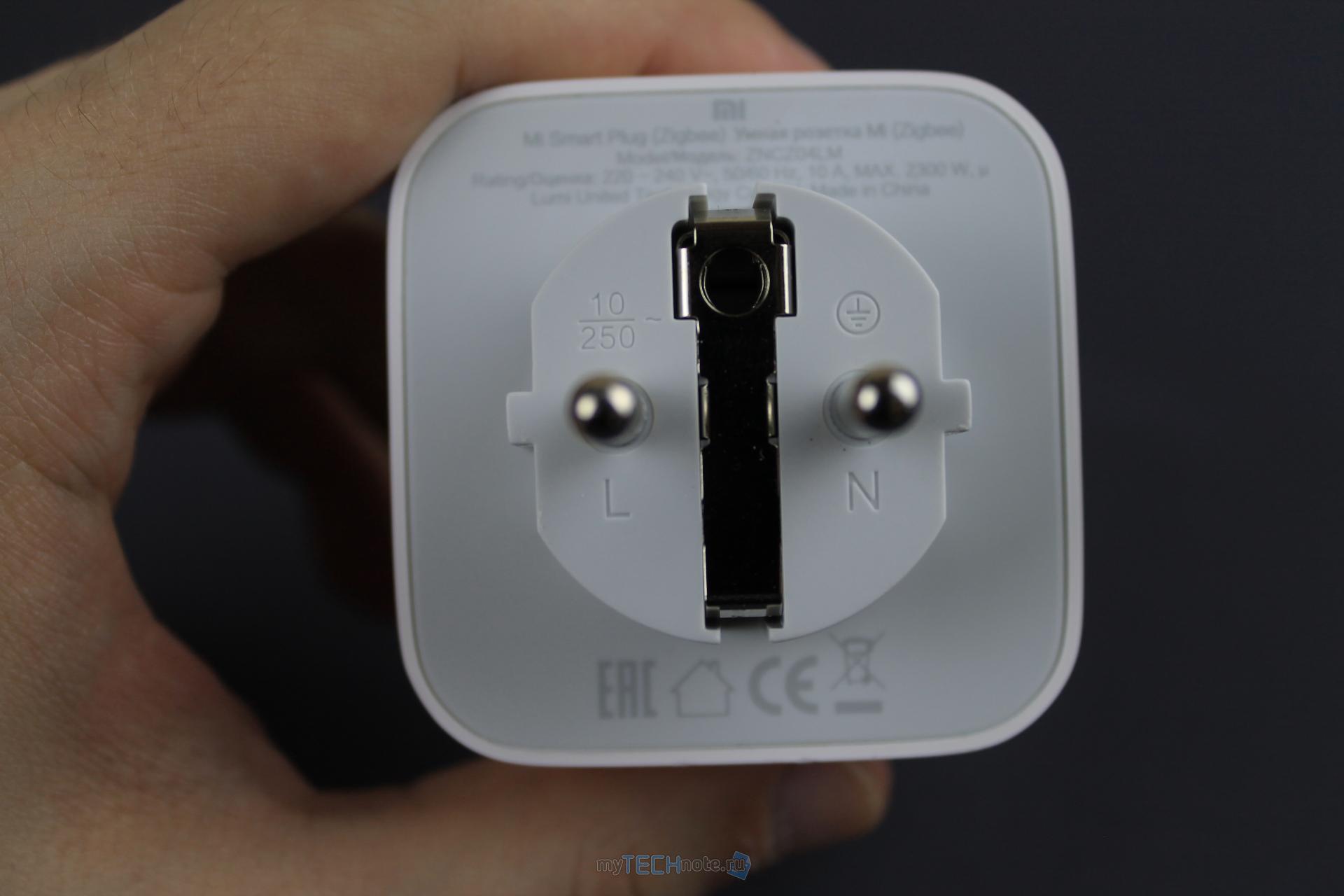Умная розетка Xiaomi Mi Smart Plug ZNCZ04LM - вид сзади